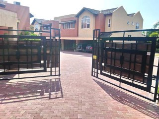 GOLDEN TRIANGLE, Kingston / St. Andrew, Jamaica - Townhouse for Sale